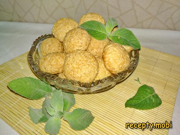 Cookies with coconut chips