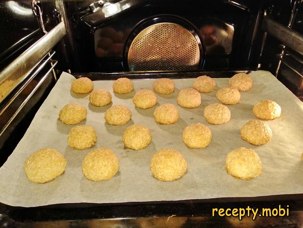 Cookies with coconut flakes