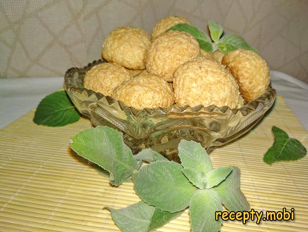 Cookies with coconut flakes