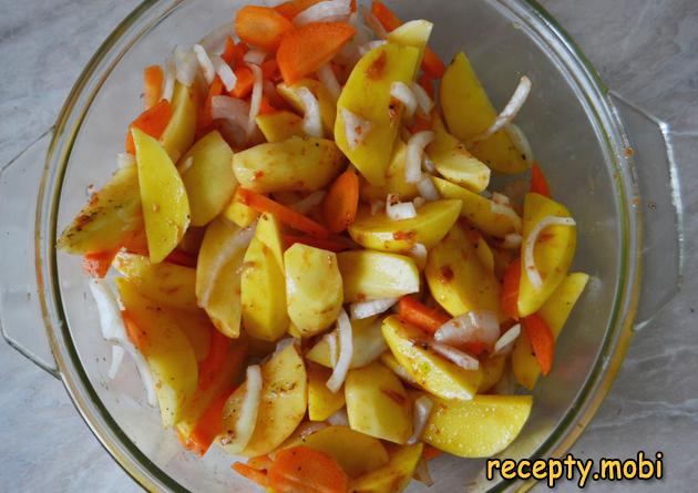 картофель с луком и морковью в маринаде - фото шаг 7