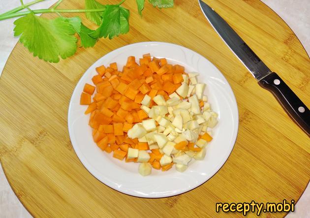 сельдерей и морковь кубиком - фото шаг 4
