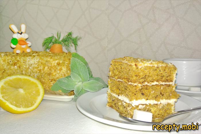 Carrot cake with cheese cream and walnuts