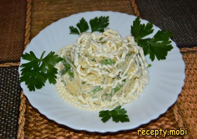 Yellow turnip salad with sour cream