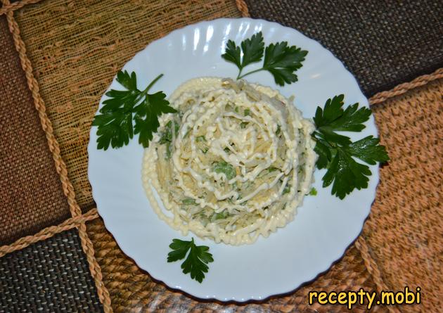 Yellow turnip salad with sour cream