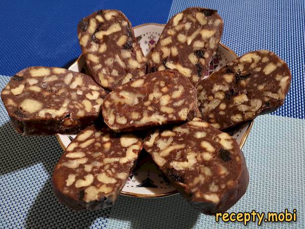 Шоколадные колбаски из печенья с орехами, курагой и черносливом