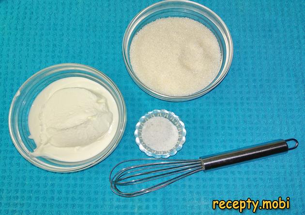 sour cream, sugar and salt - photo step 2