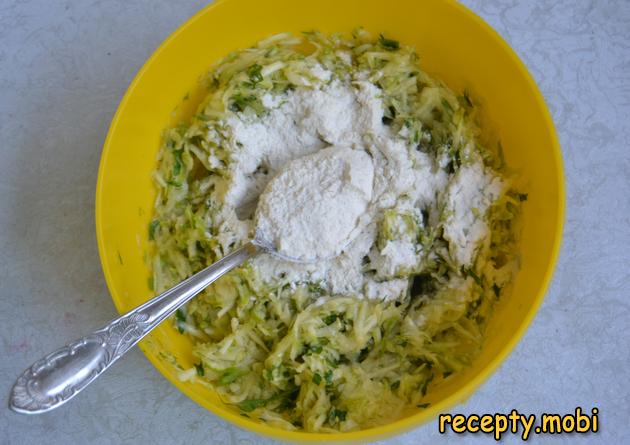 cooking zucchini fritters with herbs - photo step 4