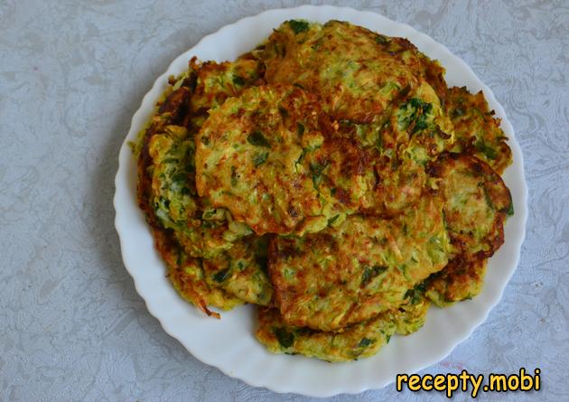 Zucchini pancakes with herbs