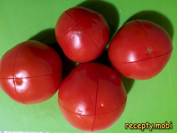 надрезаем помидоры крест-накрест - фото шаг 6