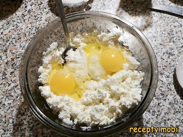 cooking cottage cheese banana casserole - photo step 1