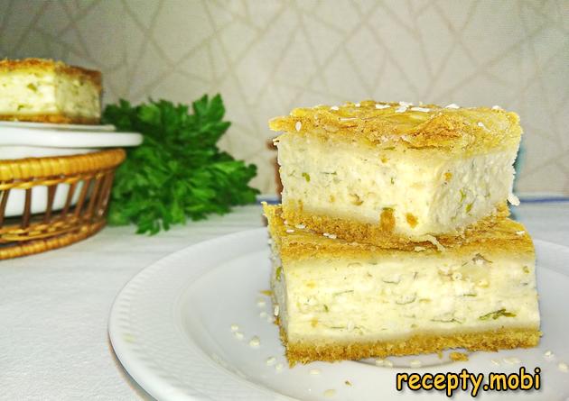 Закусочный пирог с луком и плавленным сыром