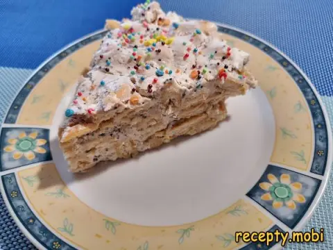 Cookie Fish Cake with Sour Cream and Bananas No-Bake