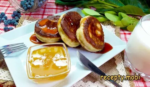 Fluffy pancakes with yeast and kefir