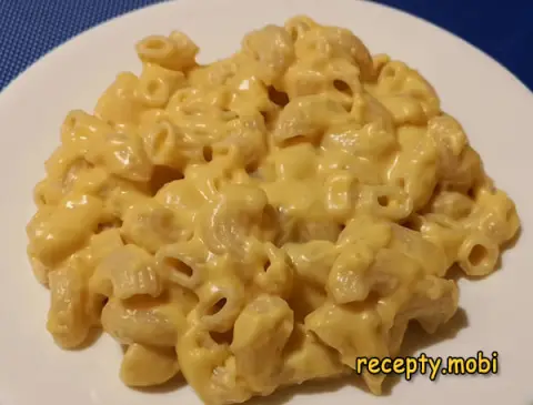 Mac and cheese (American style macaroni and cheese)