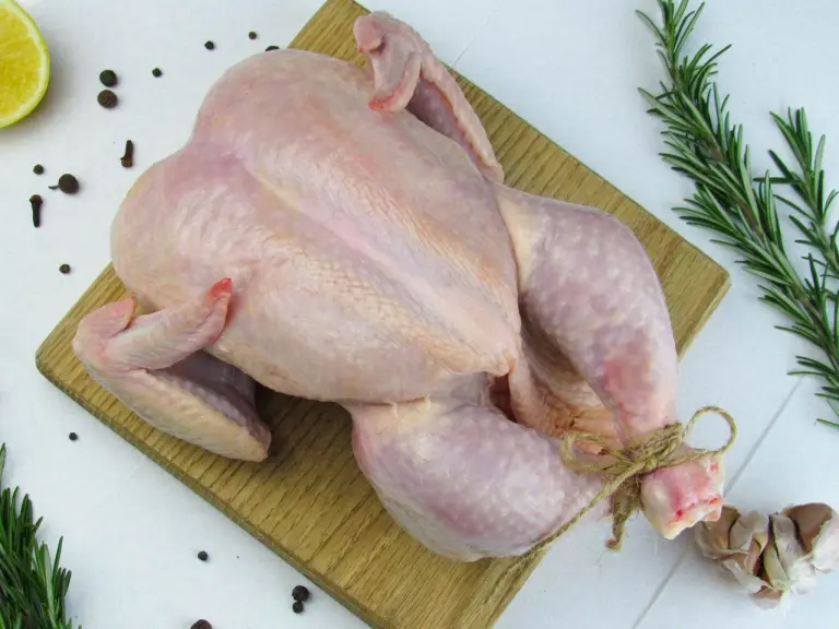Сколько варить курицу: целиком, для бульона, супа и салата