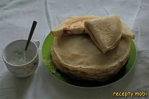 Блинчики с чесночным соусом