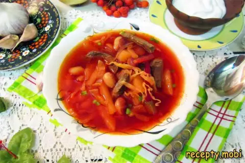 Борщ со свиной печенью и фасолью