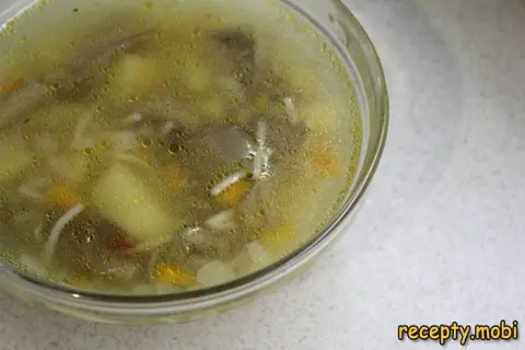 Mushroom soup with oyster mushrooms and potatoes