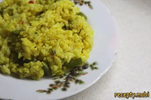 Rice with curry and vegetables – a budget side dish in no time