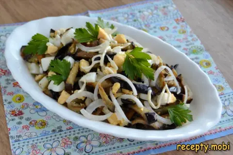 Салат из баклажанов с яйцом и маринованным луком – пошаговый рецепт в домашних условиях