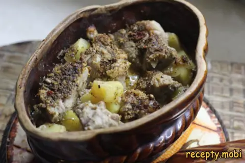 Pork with Potatoes in Pots