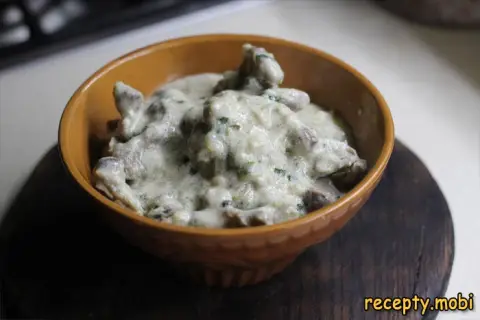 Chicken Gizzards in Cream Sauce on the Skillet
