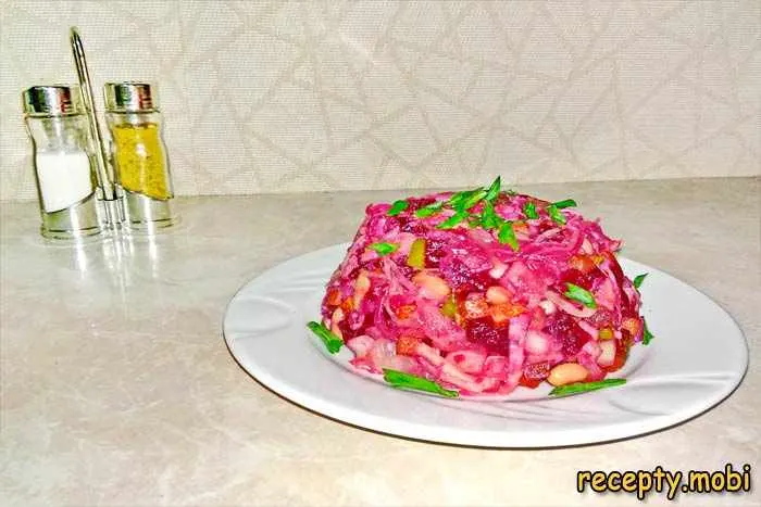 Винегрет с квашеной капустой и солёными огурцами