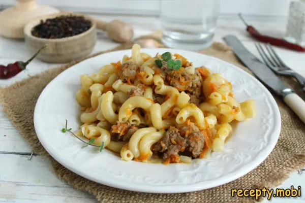 Макароны с фаршем и томатной пастой