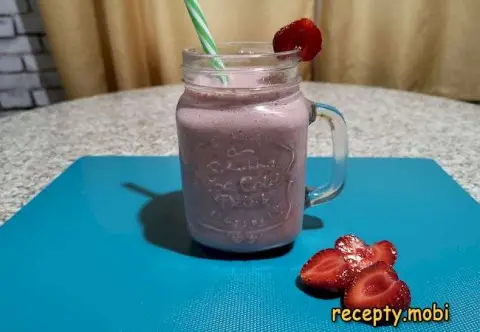 Strawberry-Banana Smoothie in a Blender