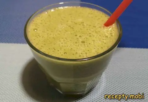 Spinach and Banana Smoothie with Apple Juice