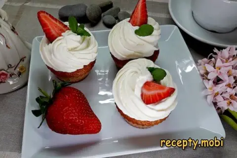 Кексы с вишнёвым конфитюром и кремом чиз – пошаговый рецепт
