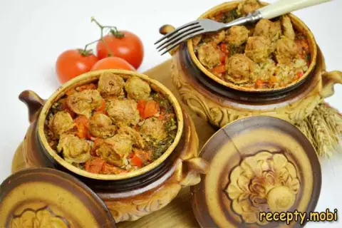 Buckwheat with Soy Meat and Vegetables (in Pots)