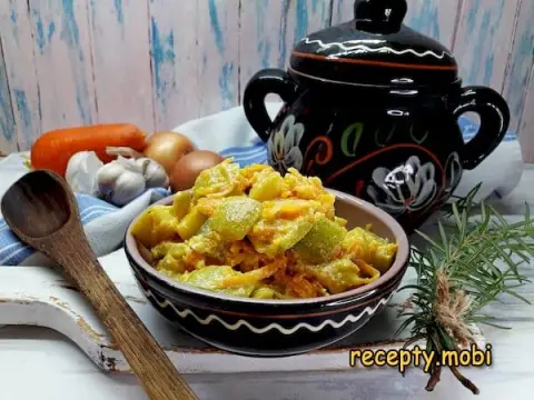 Zucchini Stewed in Sour Cream