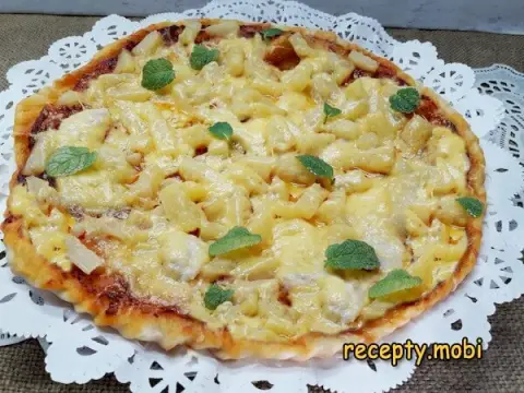 Pizza with Chicken and Pineapple (Hawaiian Pizza)