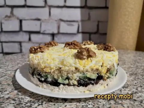 Салат Нежность с курицей, черносливом и грецкими орехами – пошаговый рецепт