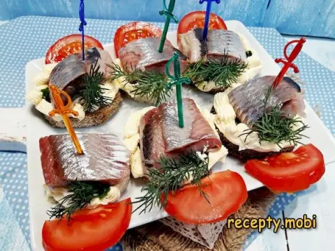 Canapés with Herring