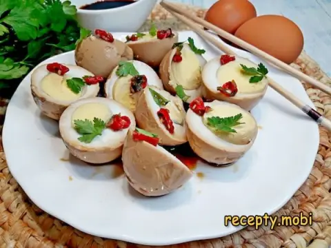 Маринованные яйца в соевом соусе