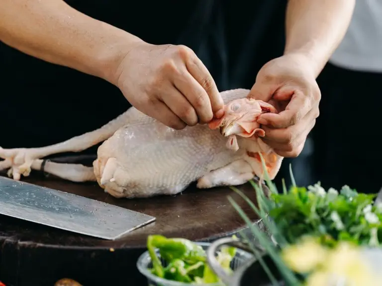 Подготовка курицы к варке Подготовка сырой курицы к варке