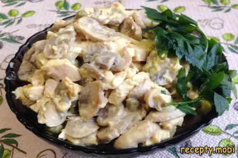 Салат из куриной грудки с грибами «Индийские мотивы» – с карри