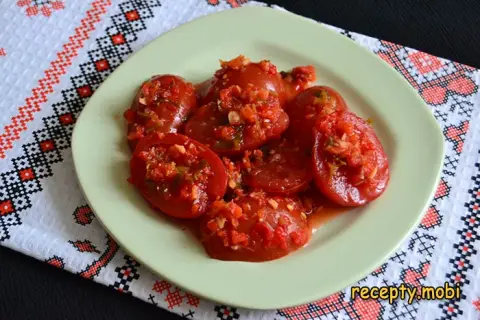 Tomatoes with Horseradish and Garlic for Winter