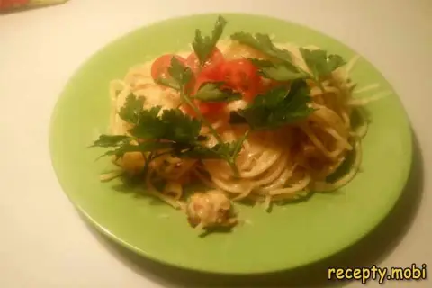 Carbonara Pasta with Bacon and Two Types of Cheese