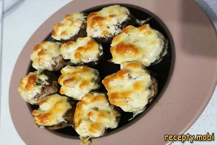 Жюльен с курицей и грибами