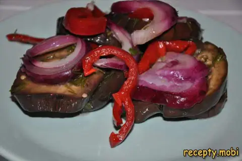Маринованные баклажаны с болгарским перцем и луком – быстрая закуска без консервации