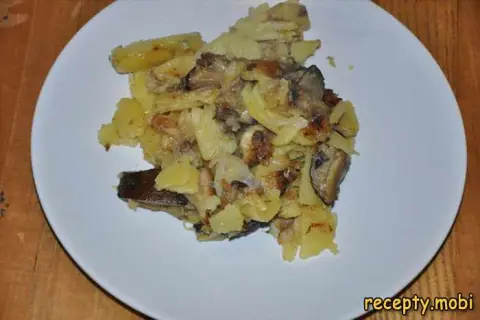 Жареная картошка с лесными грибами – ароматное блюдо на сковороде