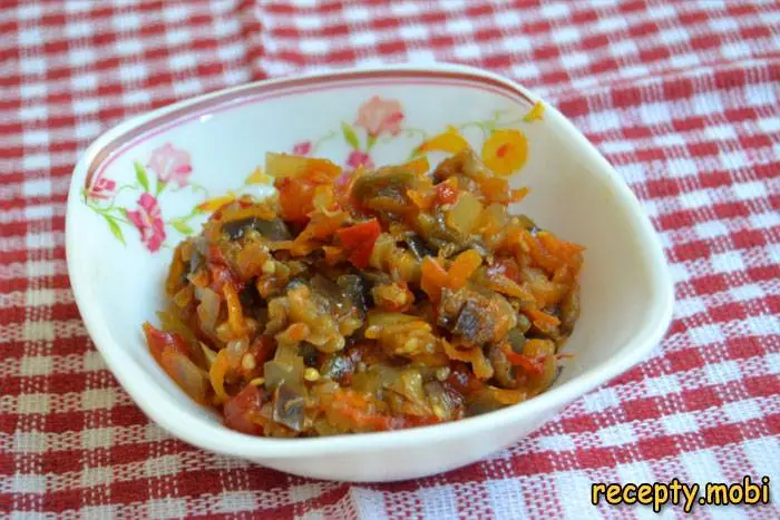 Икра из баклажанов в пиале