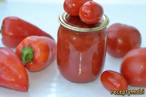 Lecho from bell peppers and tomatoes with garlic and onions for winter