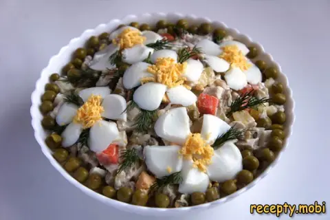 Салат «Оливье» с курицей и солёными огурцами – пошаговый рецепт в домашних условиях