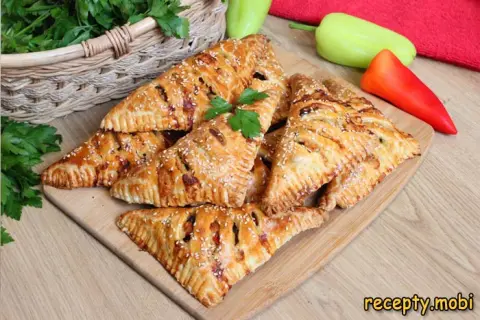 Слойки с грибами и сыром из слоёного теста – пошаговый рецепт в домашних условиях