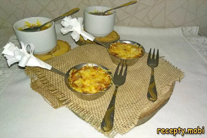 Жульен с курицей и грибами в духовке