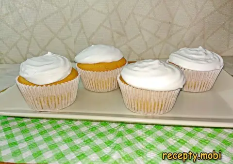 Классические капкейки с белковым кремом – пошаговый рецепт в домашних условиях